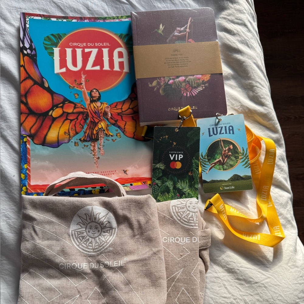 Cirque du Soleil 2Tote Bags , 1 Notebook and souvenir program book Set.
